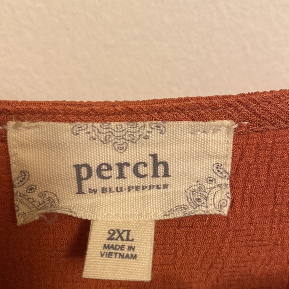 Pretty top. The color is like a burnt orange or rust. - Picture 3 of 4